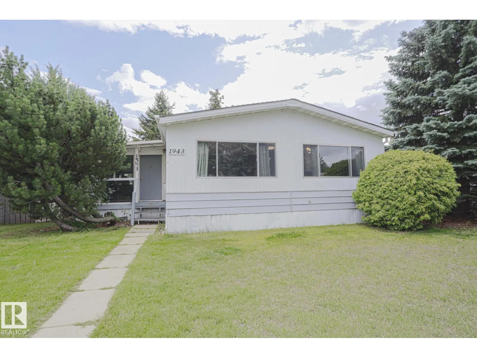 Mobile Home for rent: 1943 West Royal Wy Nw Nw, Edmonton, Alberta T5S 1T6