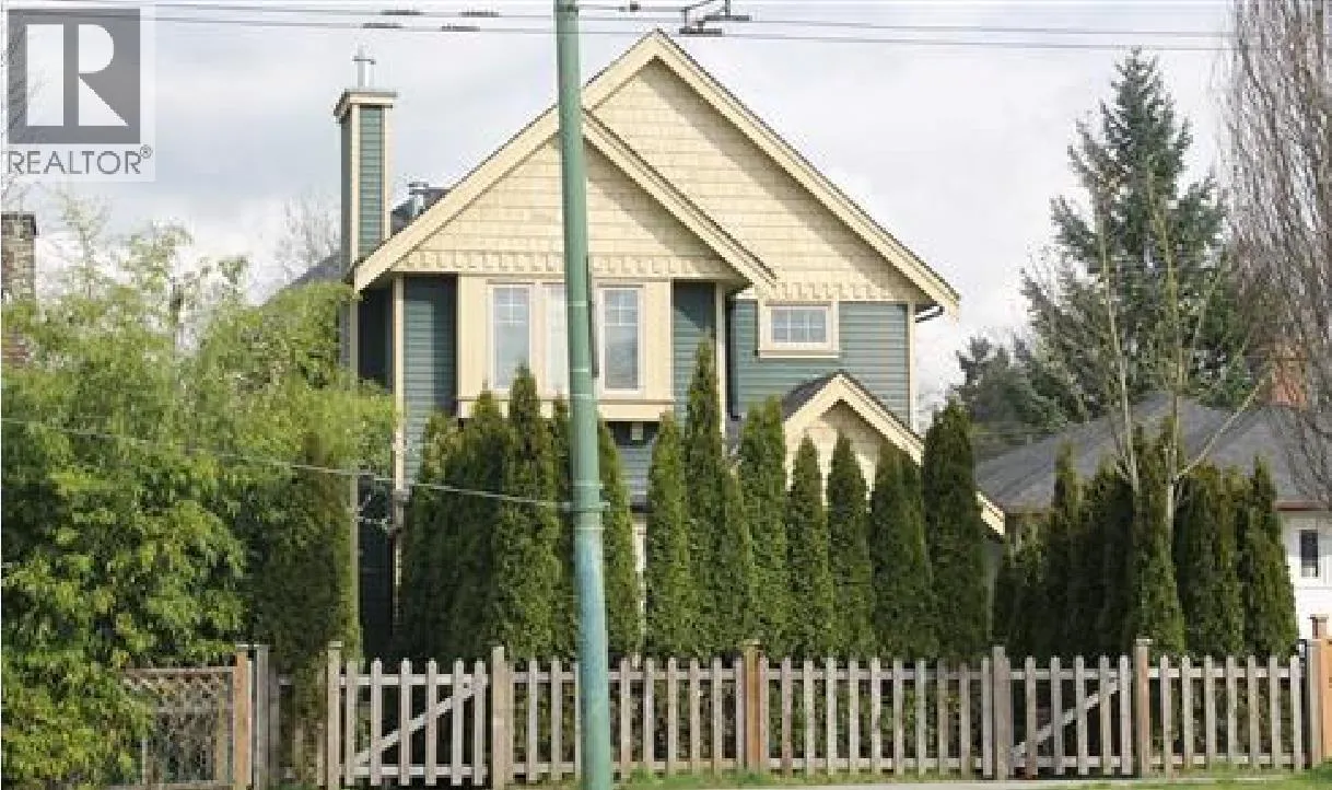 Duplex for rent: 1949 E Broadway, Vancouver, British Columbia V5N 1W4