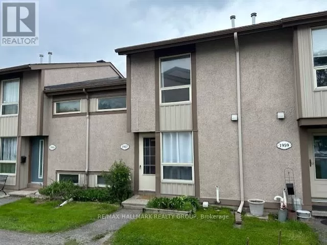 Row / Townhouse for rent: 1957 Stonehenge Crescent, Ottawa, Ontario K1B 4N7