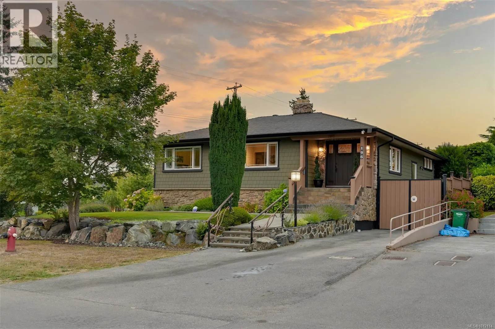 House for rent: 196 Homer Rd, Saanich, British Columbia V8Z 1V6