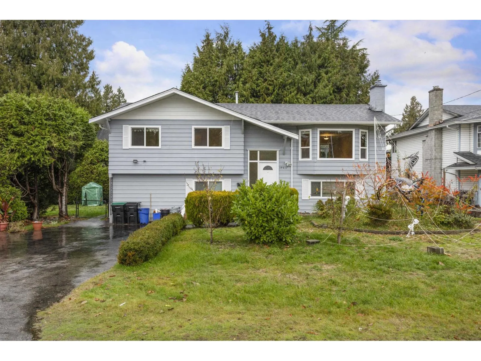 House for rent: 19617 48 Avenue, Langley, British Columbia V3A 3K7