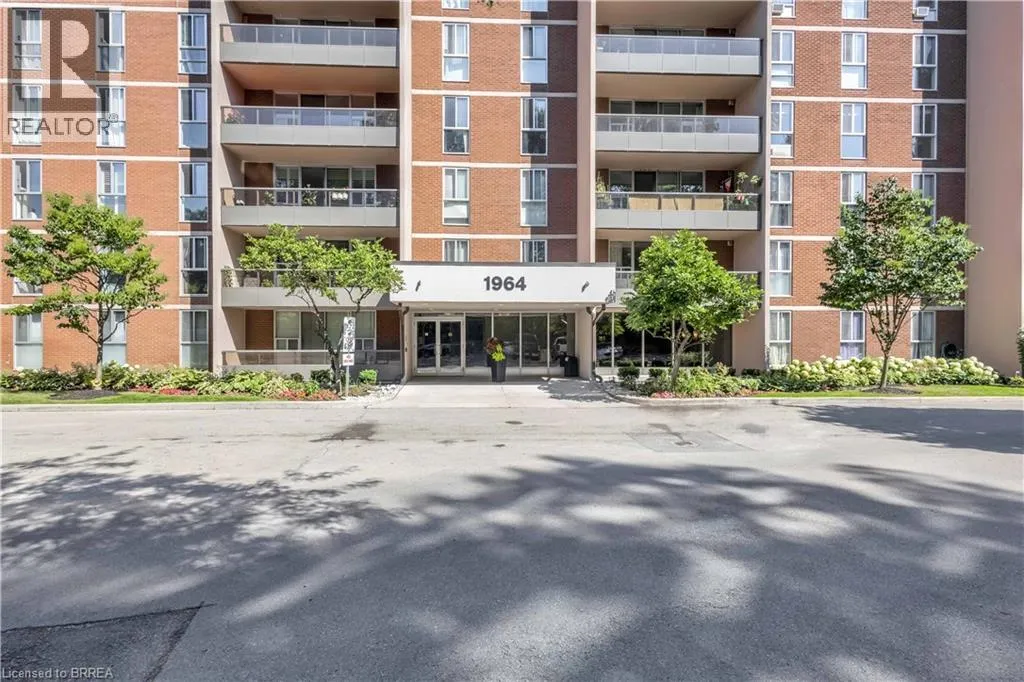Apartment for rent: 1964 Main Street W Unit# 507, Hamilton, Ontario L8S 1J5