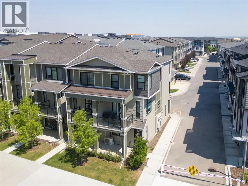 Row / Townhouse for rent: 19640 40 Street Se, Calgary, Alberta T3M 3A6