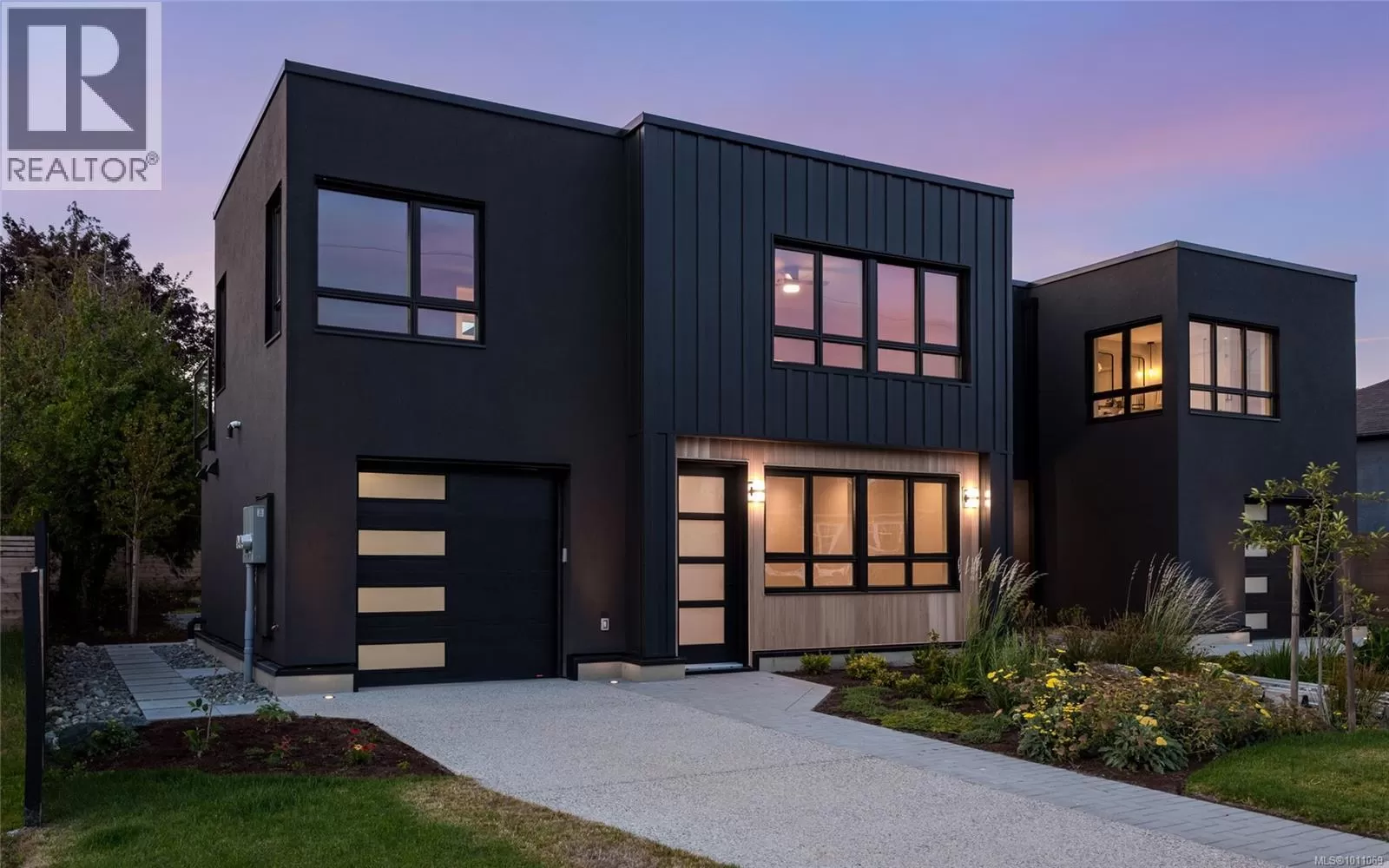 Duplex for rent: 1968 Kings Rd, Saanich, British Columbia V8R 2P5