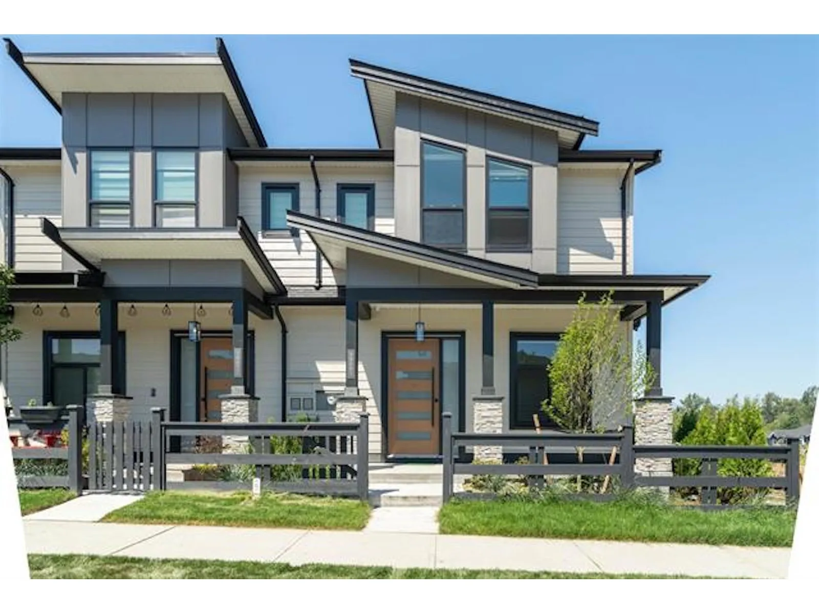 Duplex for rent: 19681 76 Avenue Avenue, Langley, British Columbia V2Y 3V2