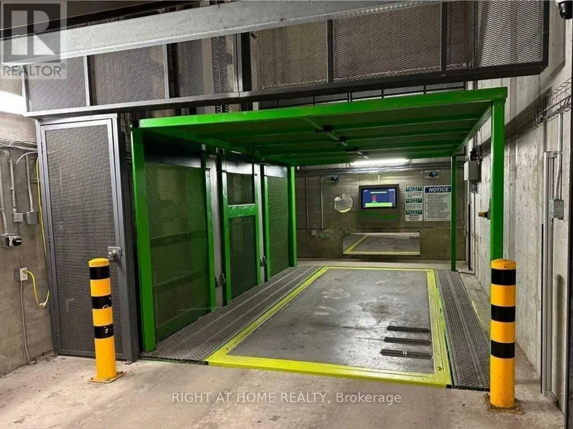 Parking for rent: 197 Yonge Street, Toronto, Ontario M5B 0C1