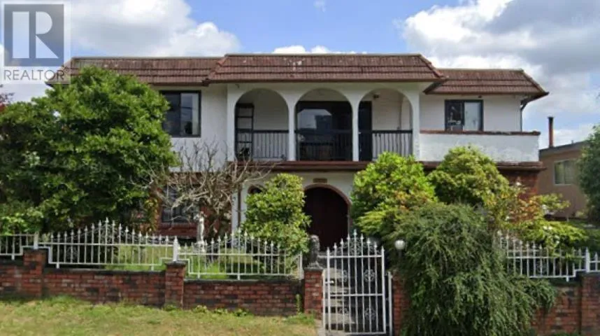 House for rent: 1970 Holdom Avenue, Burnaby, British Columbia V5B 4P6