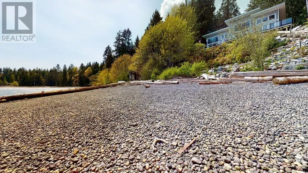 House for rent: 1980 Thornbrough Road, Gibsons, British Columbia V0N 1V6