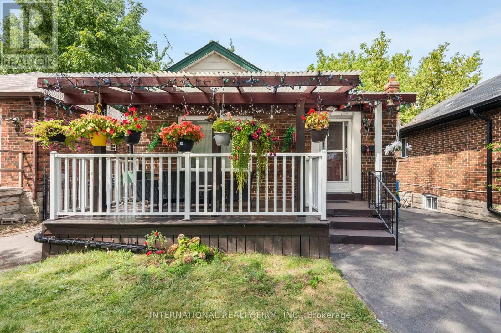 House for rent: 1982 Lawrence Avenue W, Toronto, Ontario M9N 1H4