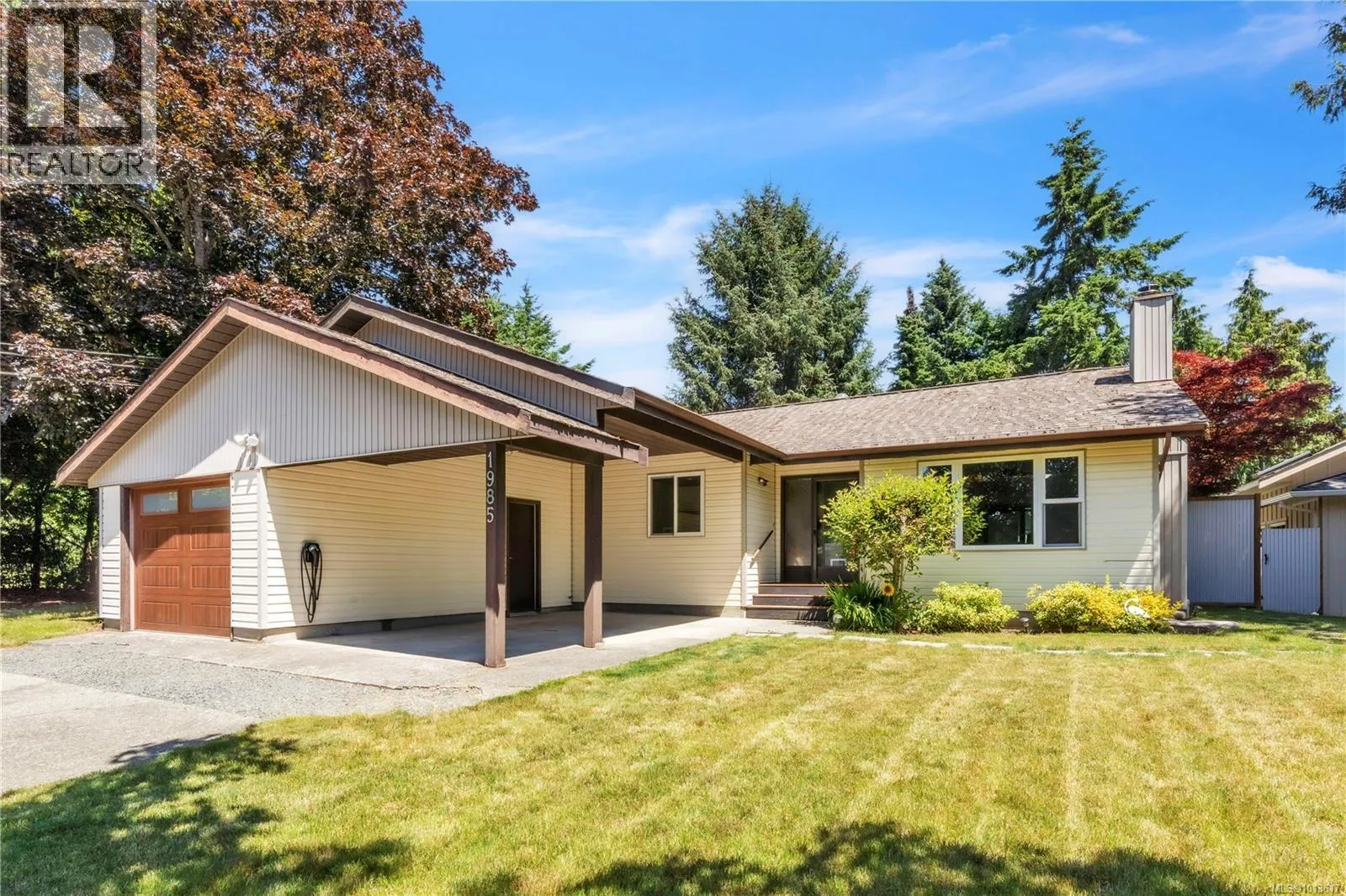 House for rent: 1985 Saunders Rd, Sooke, British Columbia V9Z 0P6