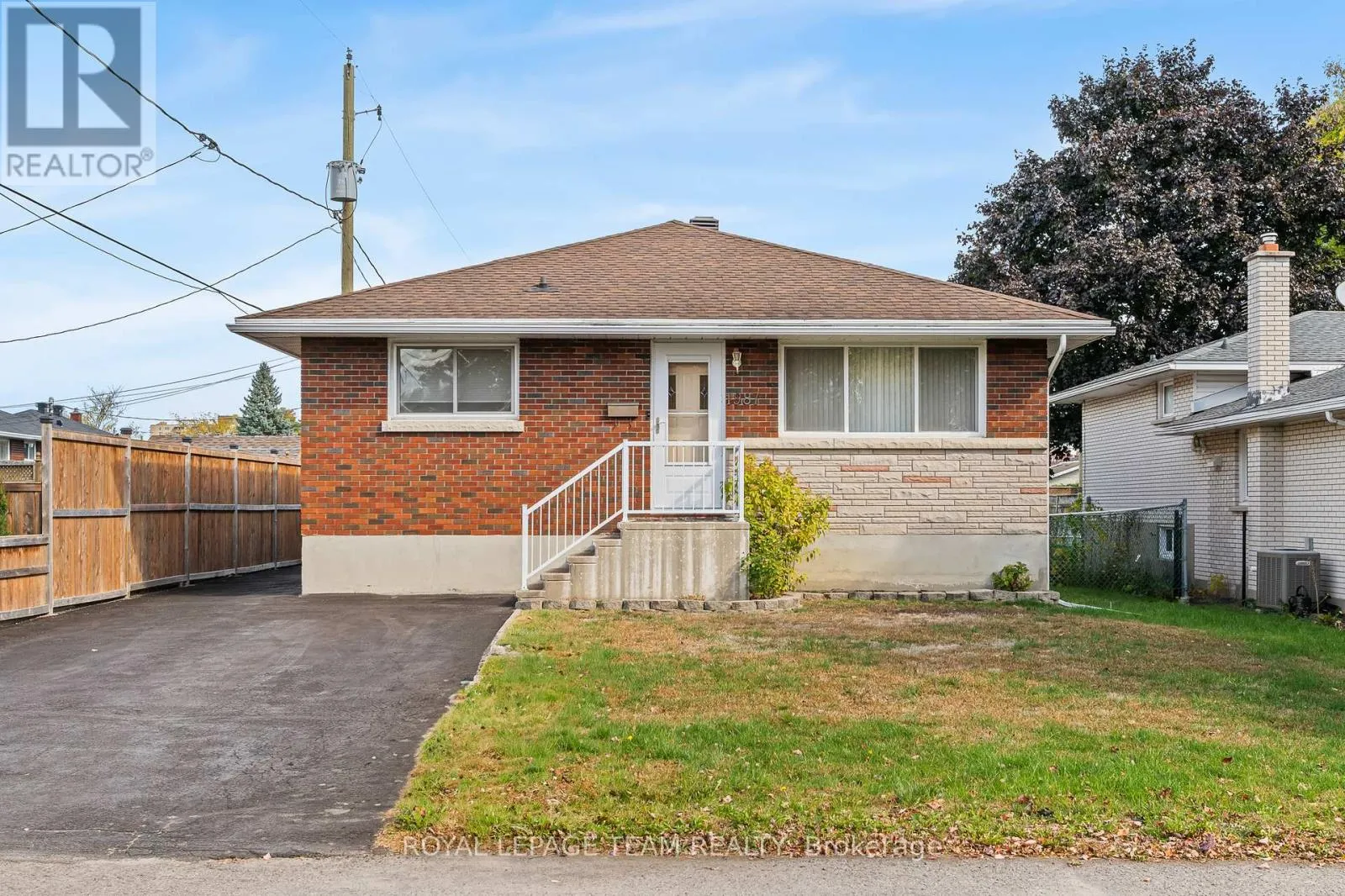 House for rent: 1987 Cochrane Street, Ottawa, Ontario K1V 7R5