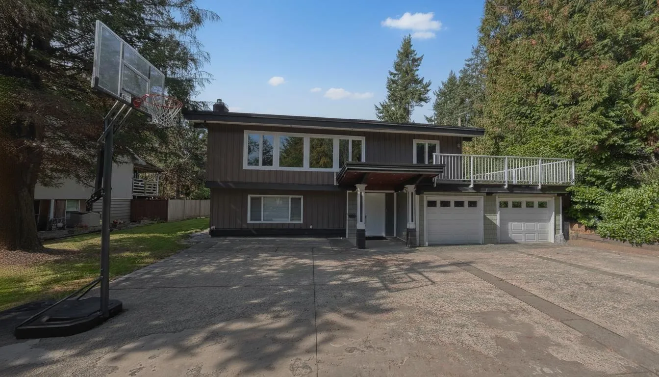 House for rent: 1995 140 Street, Surrey, British Columbia V4A 4H2