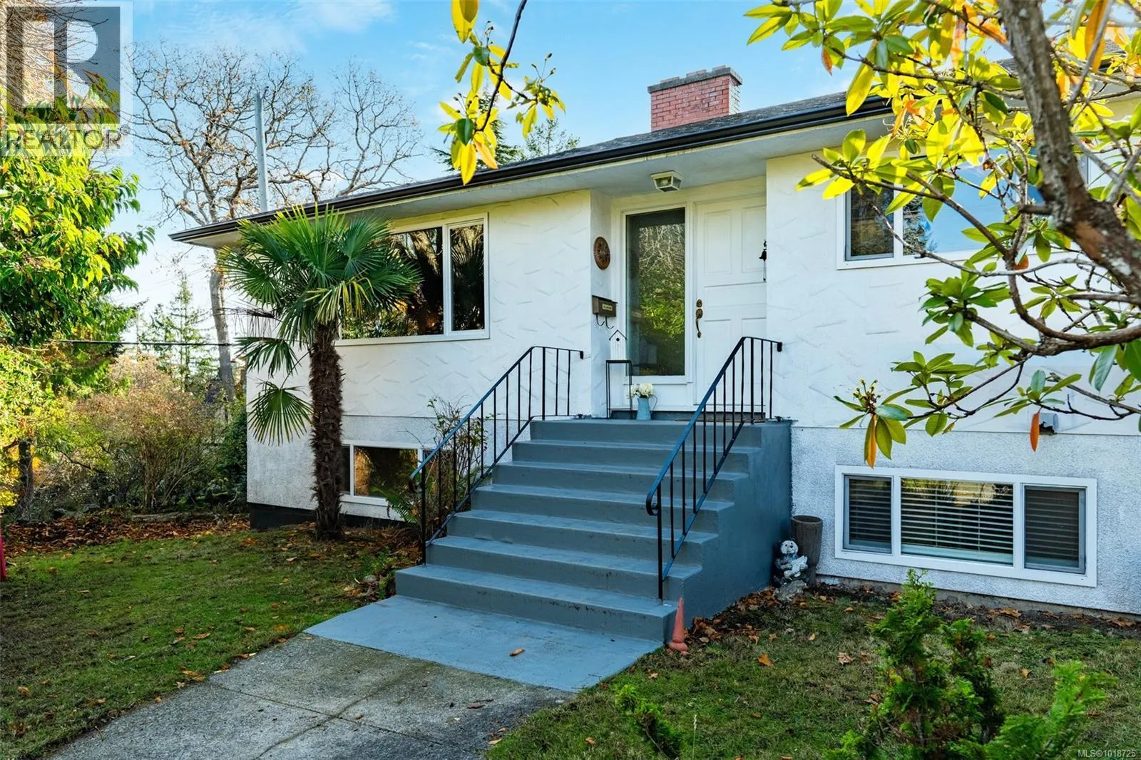 House for rent: 1995 Fairfield Rd, Victoria, British Columbia V8S 1H5