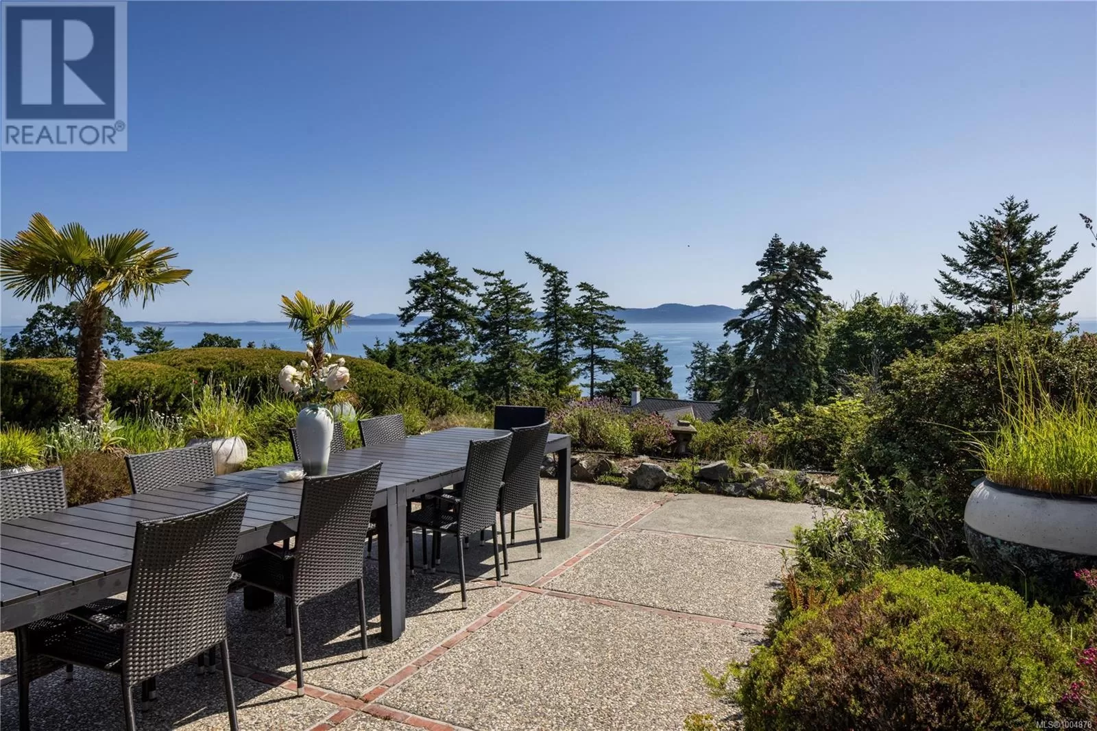 House for rent: 1996 Ferndale Rd, Saanich, British Columbia V8N 2Y6