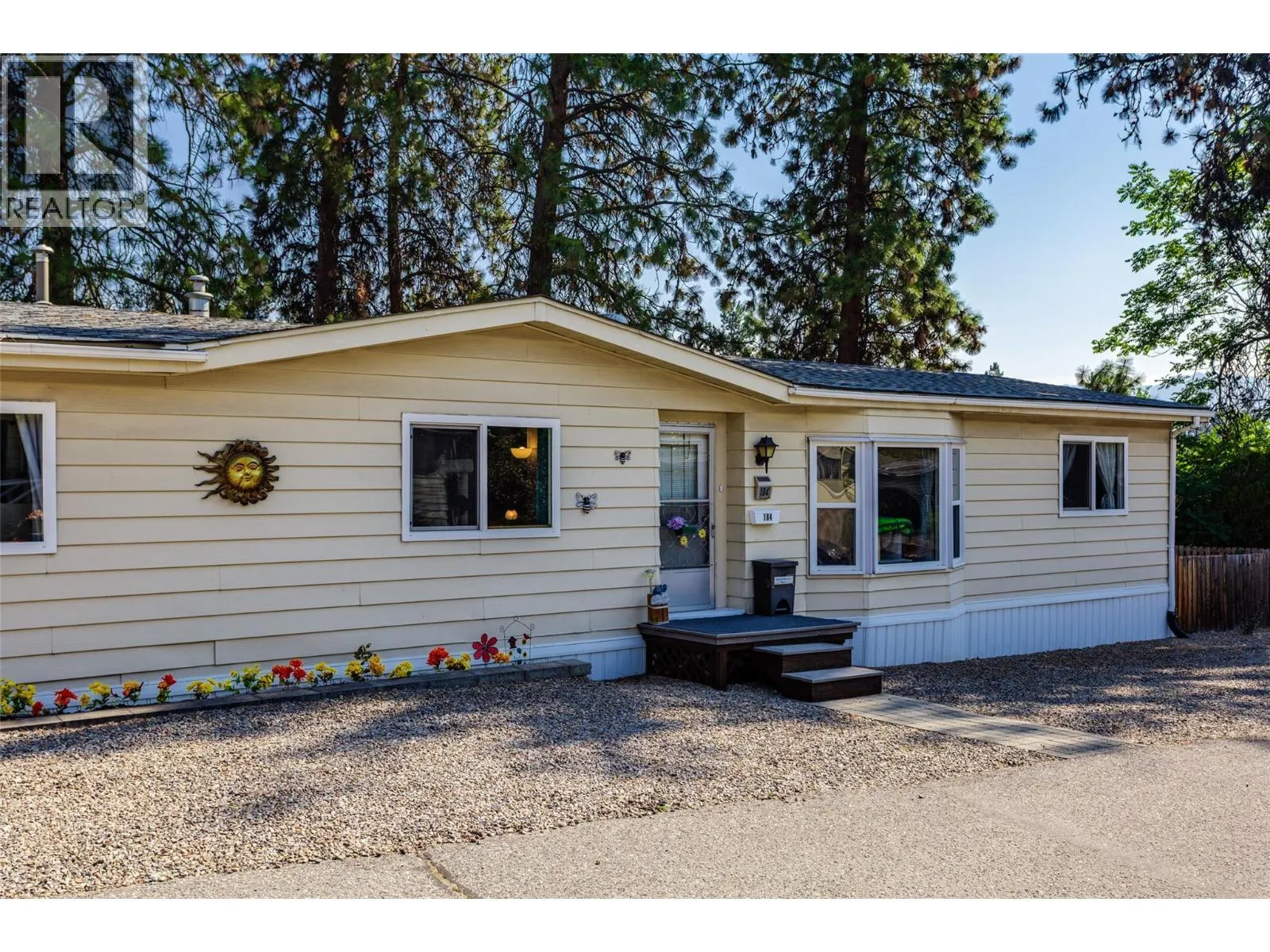 Manufactured Home for rent: 1999 Highway 97 S Unit# 184, West Kelowna, British Columbia V1Z 1B2