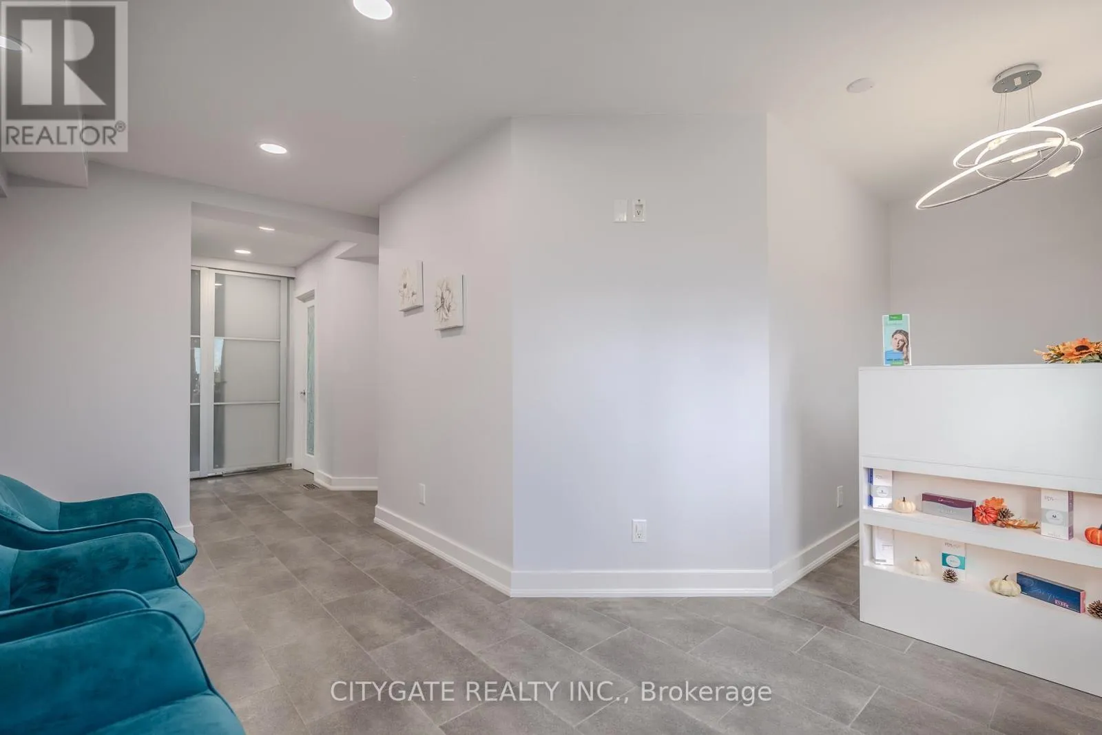 Offices for rent: 1a - 209 Homewood Avenue, Hamilton, Ontario L8P 2M6