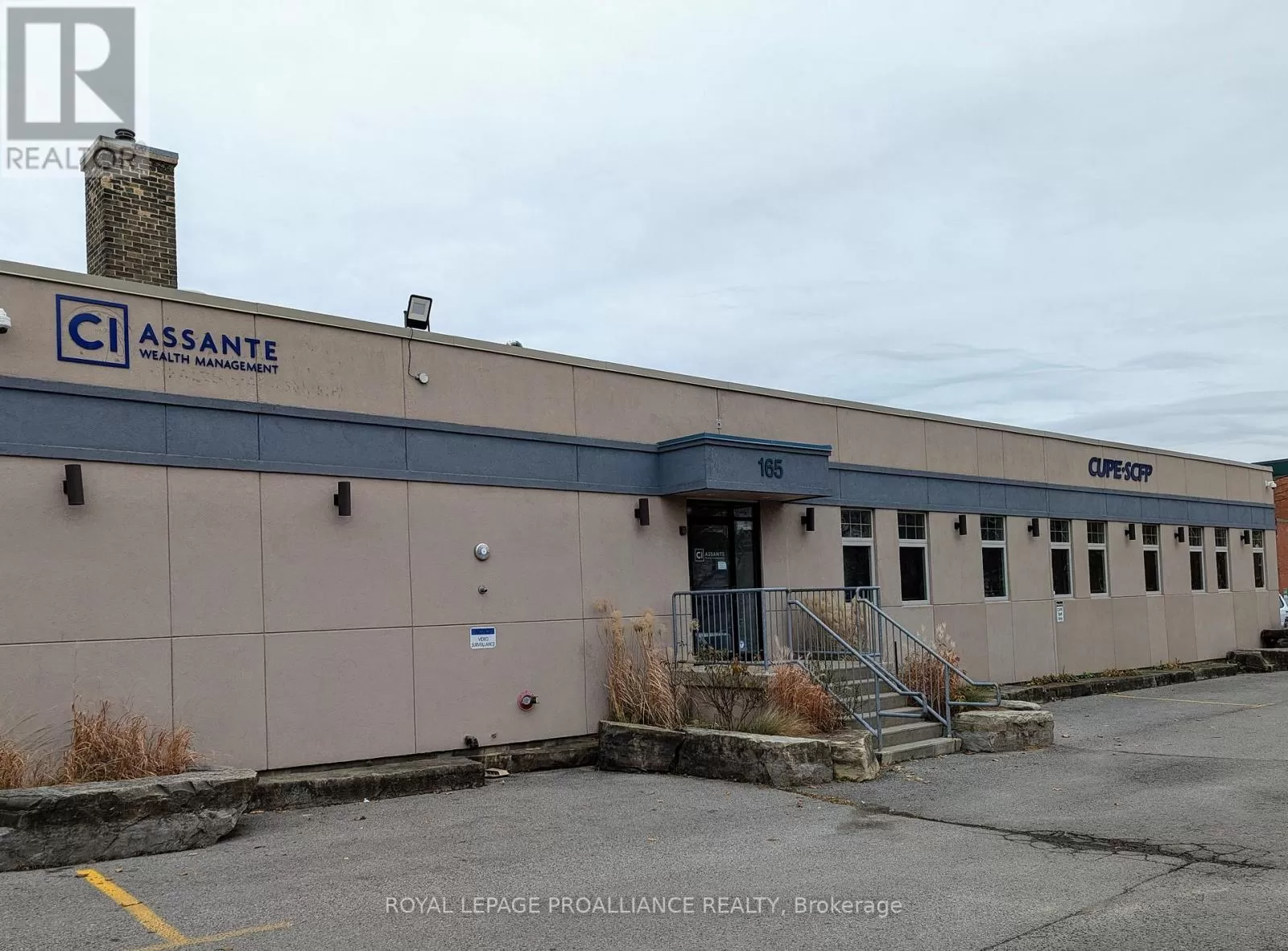 Offices for rent: 1b - 165 Sherbrooke Street, Peterborough, Ontario K9J 2N2