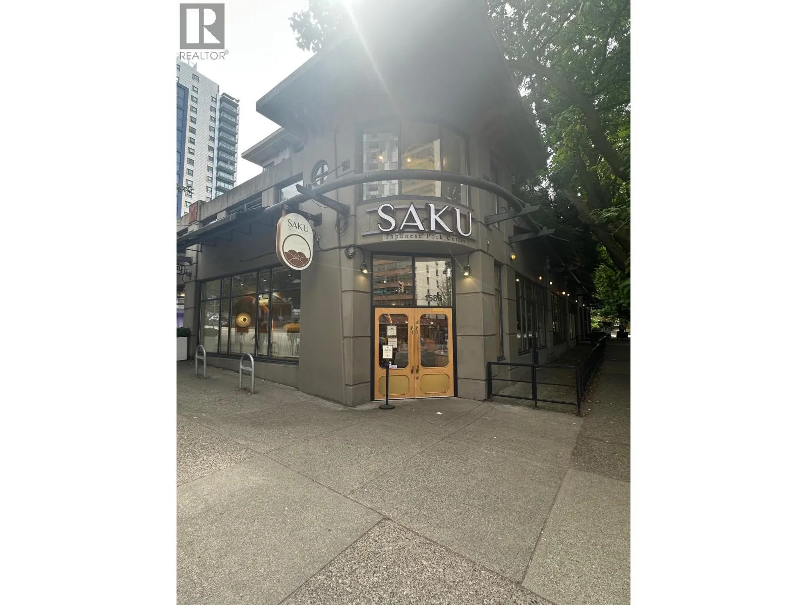 1xx0 Robson Street, Vancouver, British Columbia V6G 1C2