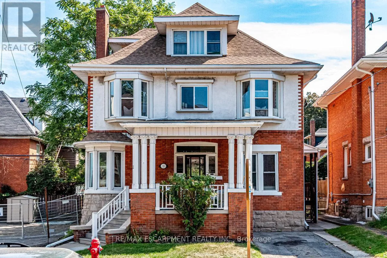 House for rent: 2 - 11 Eastbourne Avenue, Hamilton, Ontario L8M 2M6