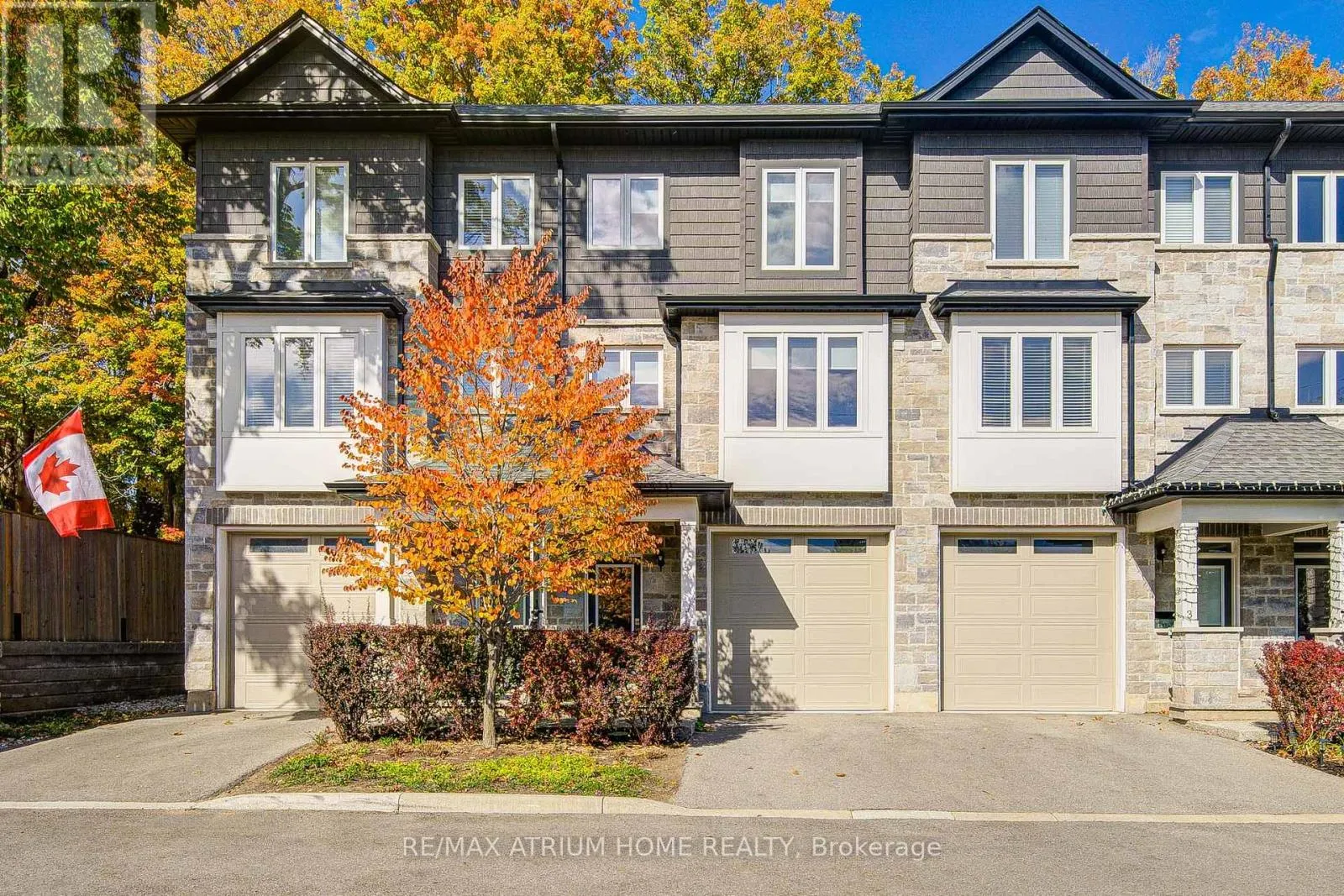 Row / Townhouse for rent: 2 - 111 Wilson Street E, Hamilton, Ontario L9B 2G7