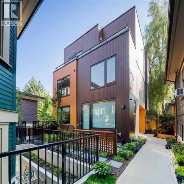 Row / Townhouse for rent: 2 1152 Comox Street, Vancouver, British Columbia V6E 1K5