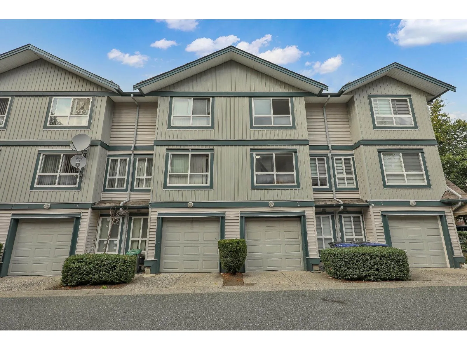 Row / Townhouse for rent: 2 12730 66 Avenue, Surrey, British Columbia V3W 1P2