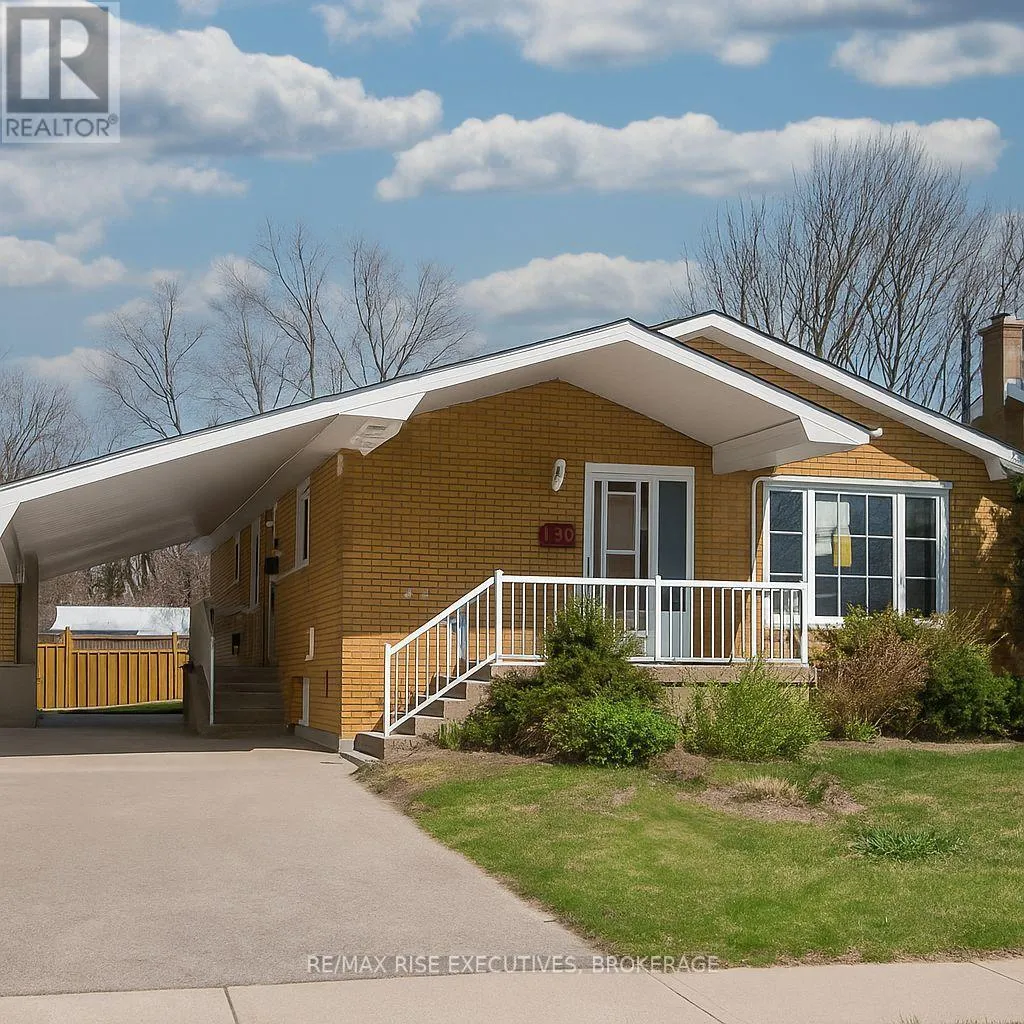 House for rent: 2 - 130 Weller Avenue, Kingston, Ontario K7K 2T7