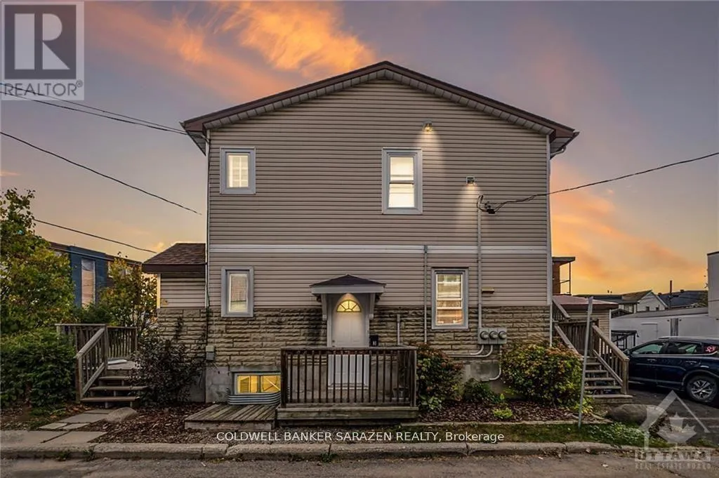 Duplex for rent: 2 - 136 Deschamps Avenue, Ottawa, Ontario K1L 5Z6