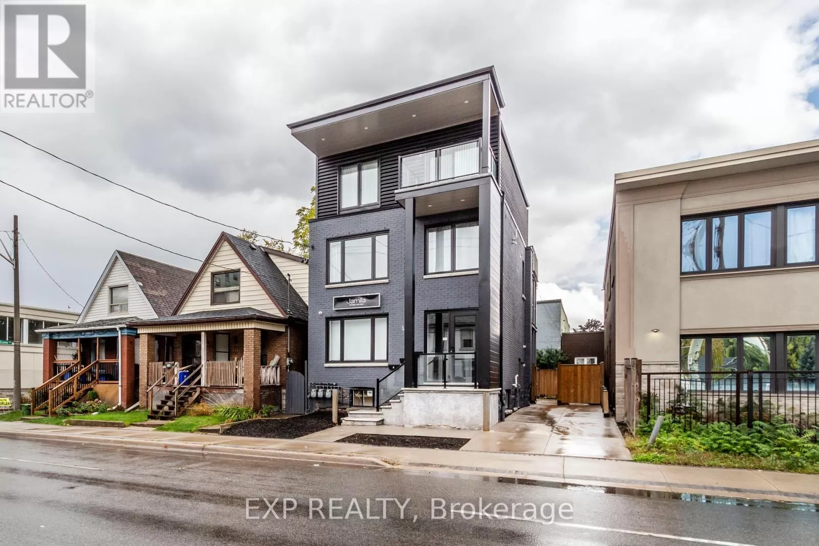 Other for rent: 2 - 144 Wellington Street N, Hamilton, Ontario L8R 1N3