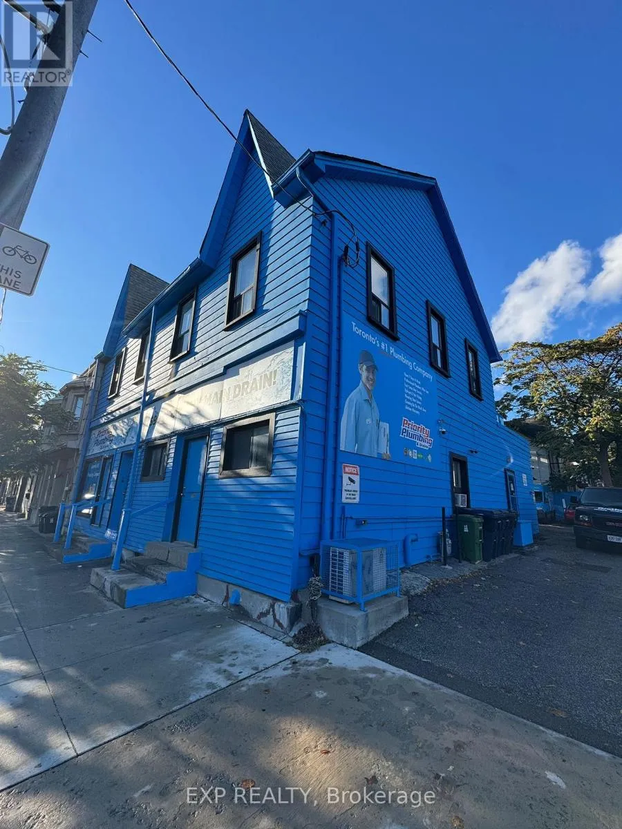 Other for rent: 2 - 1594 Dupont Street, Toronto, Ontario M6P 3S7