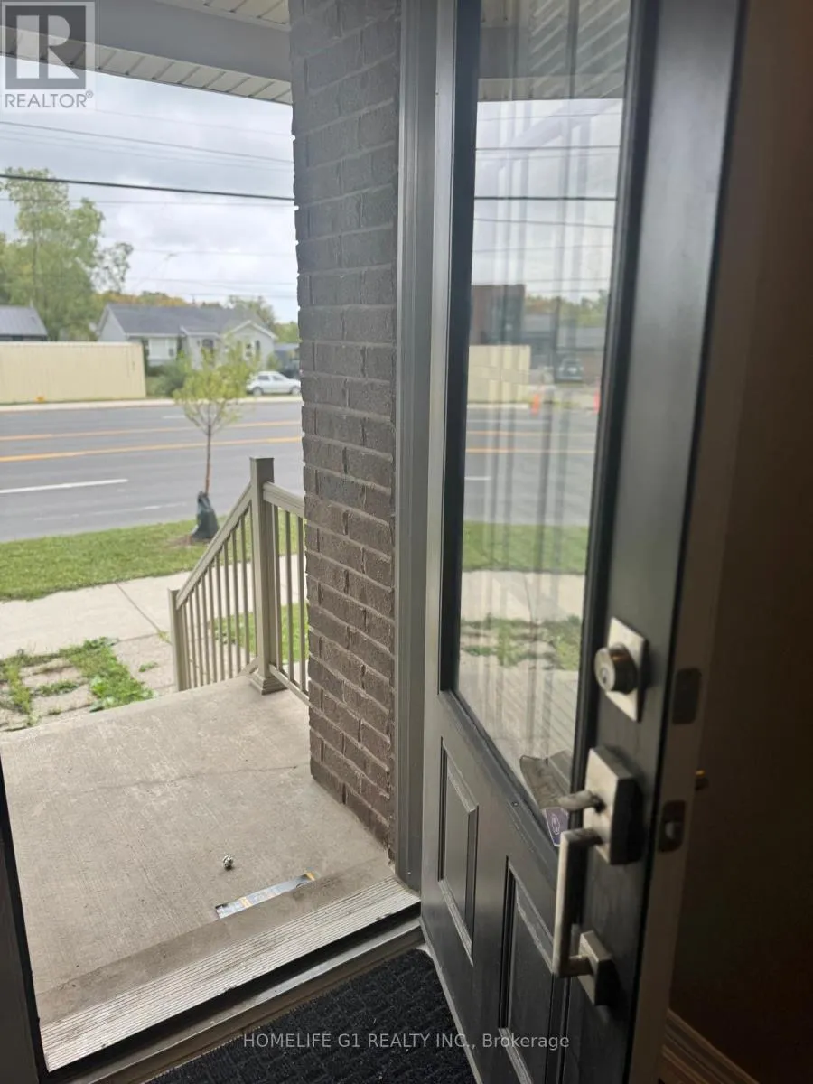 Row / Townhouse for rent: 2 - 1890 Rymal Road E, Hamilton, Ontario L0R 1P0