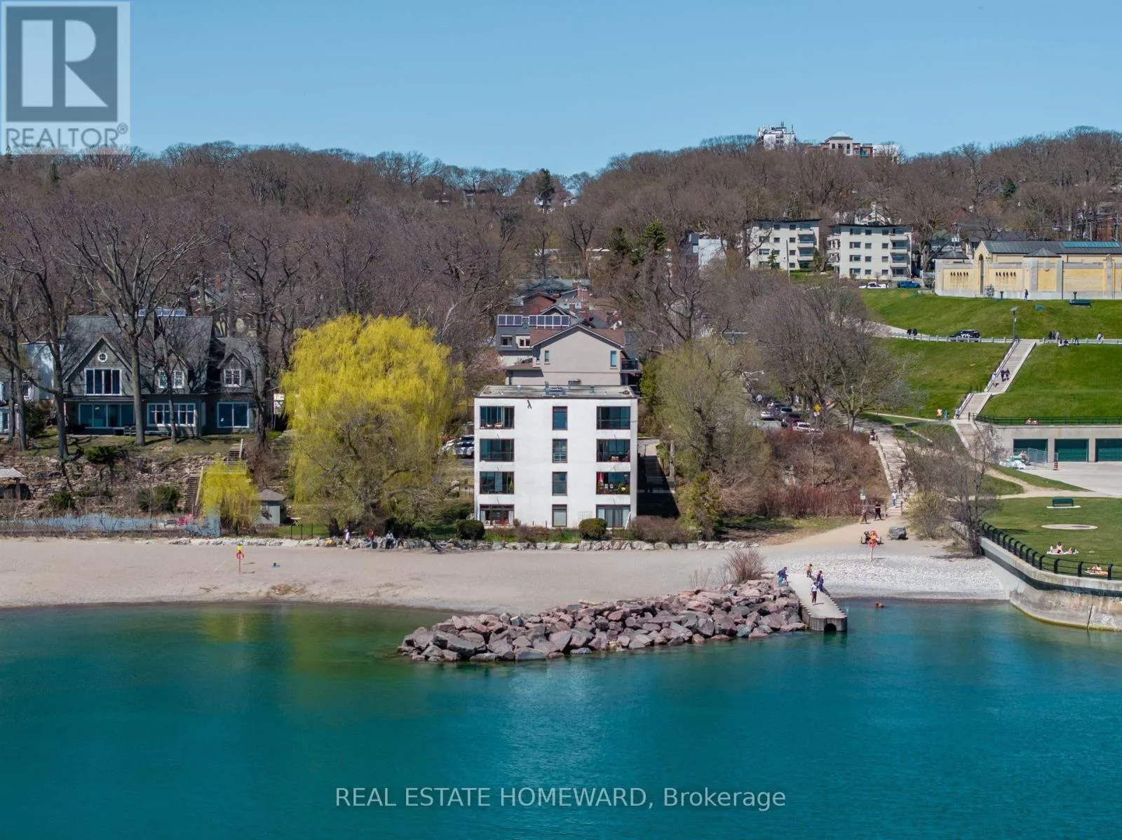 Apartment for rent: 2 - 2 Nursewood Road, Toronto, Ontario M4E 3R8