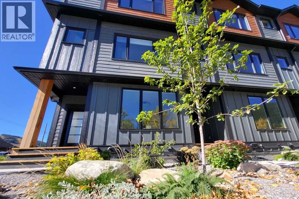 Row / Townhouse for rent: 2, 2102 131 Street, Blairmore, Alberta T0K 0E0