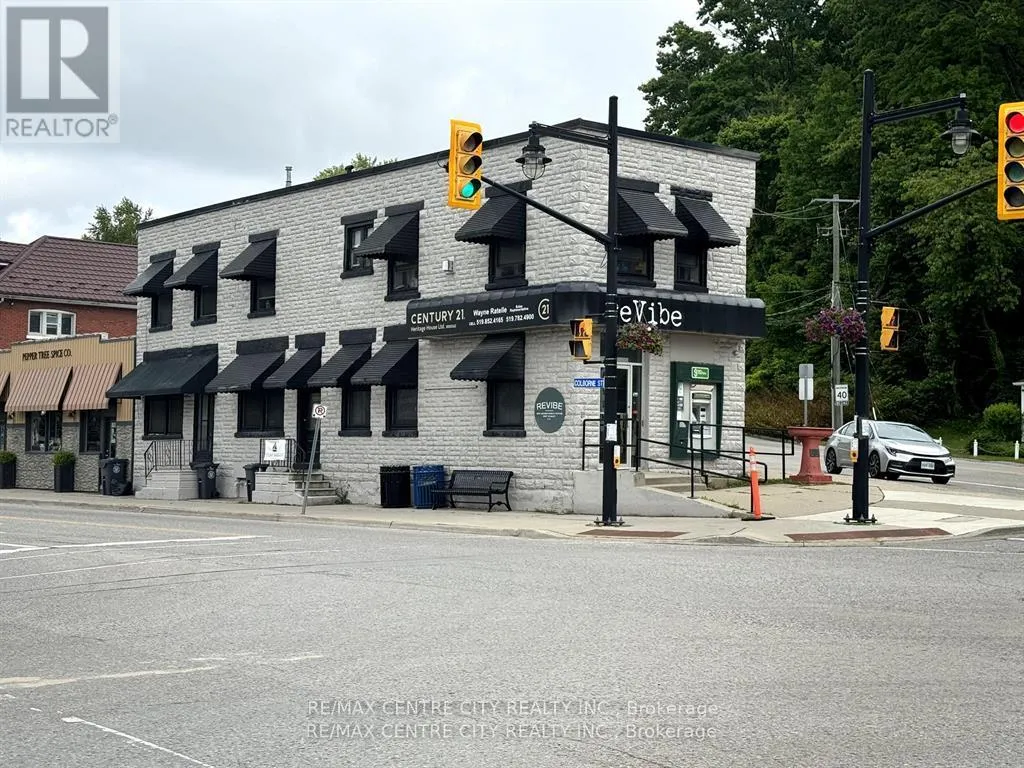 Apartment for rent: 2 - 221 Colborne Street, Central Elgin, Ontario N5L 1C2