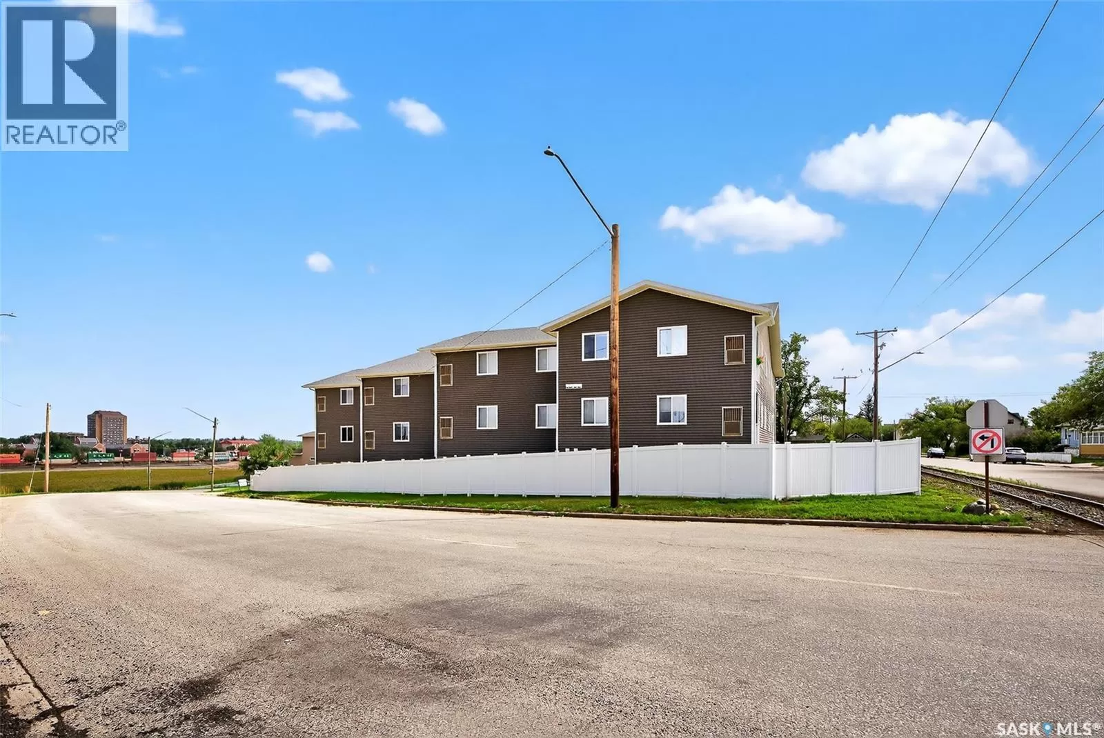 Apartment for rent: 2 221 Main Street S, Moose Jaw, Saskatchewan S6H 2R4