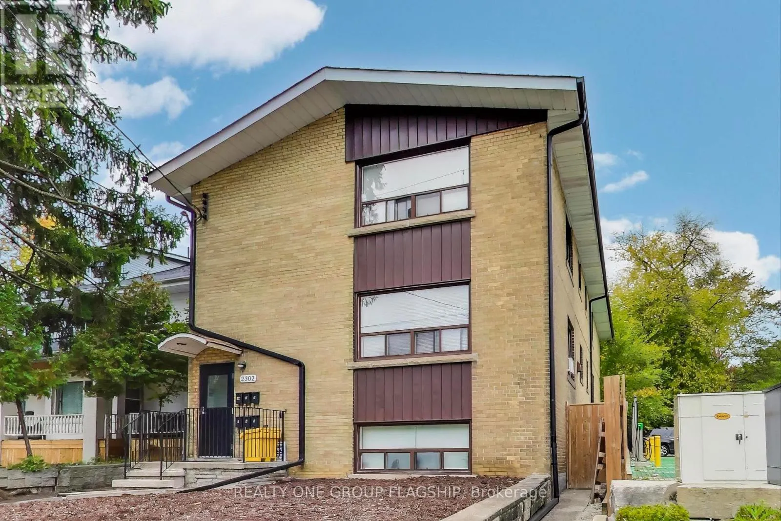 Other for rent: 2 - 2302 Lake Shore Boulevard W, Toronto, Ontario M8V 1B4