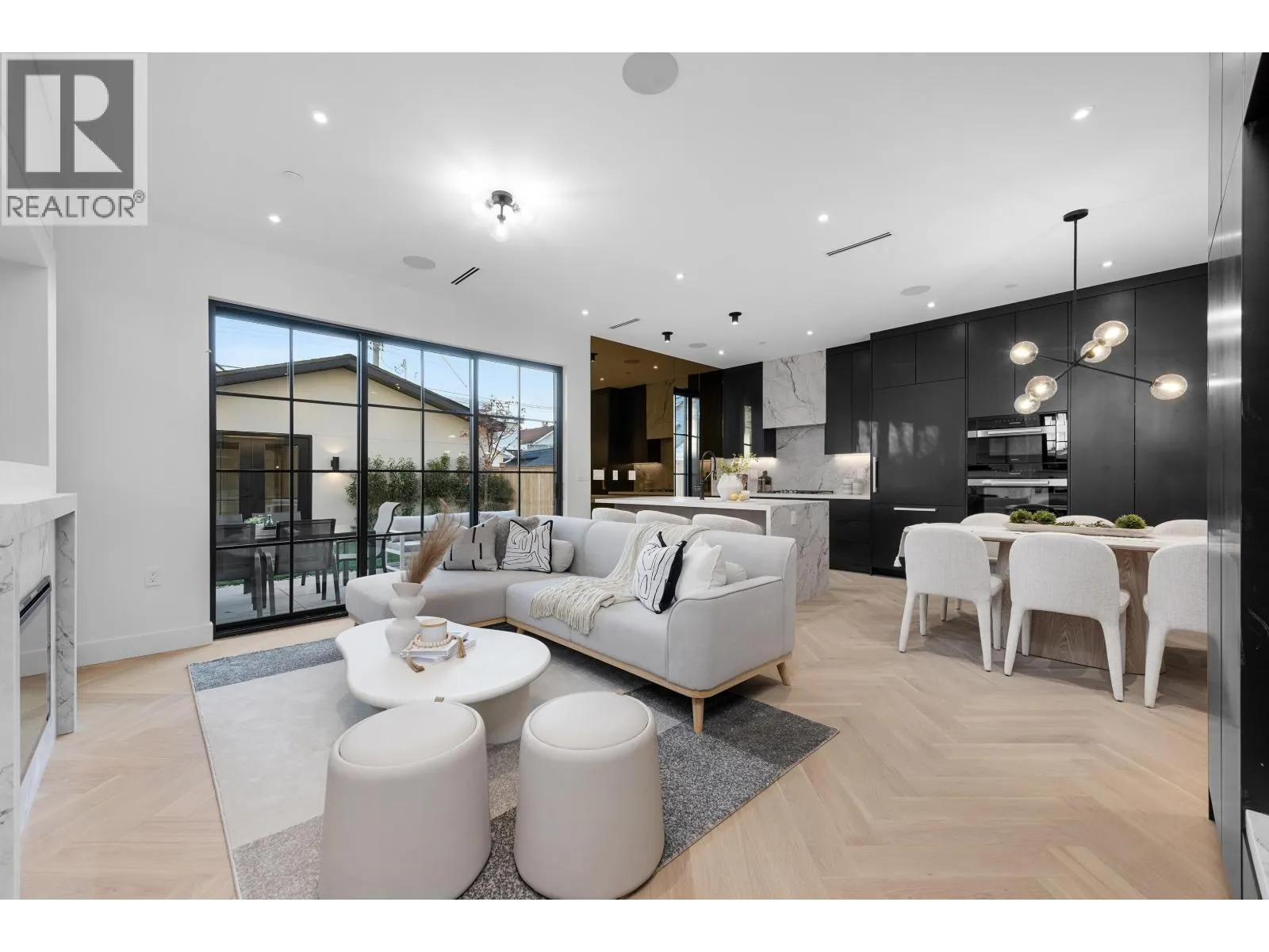 Duplex for rent: 2 240 E 37th Avenue, Vancouver, British Columbia V5W 1E6