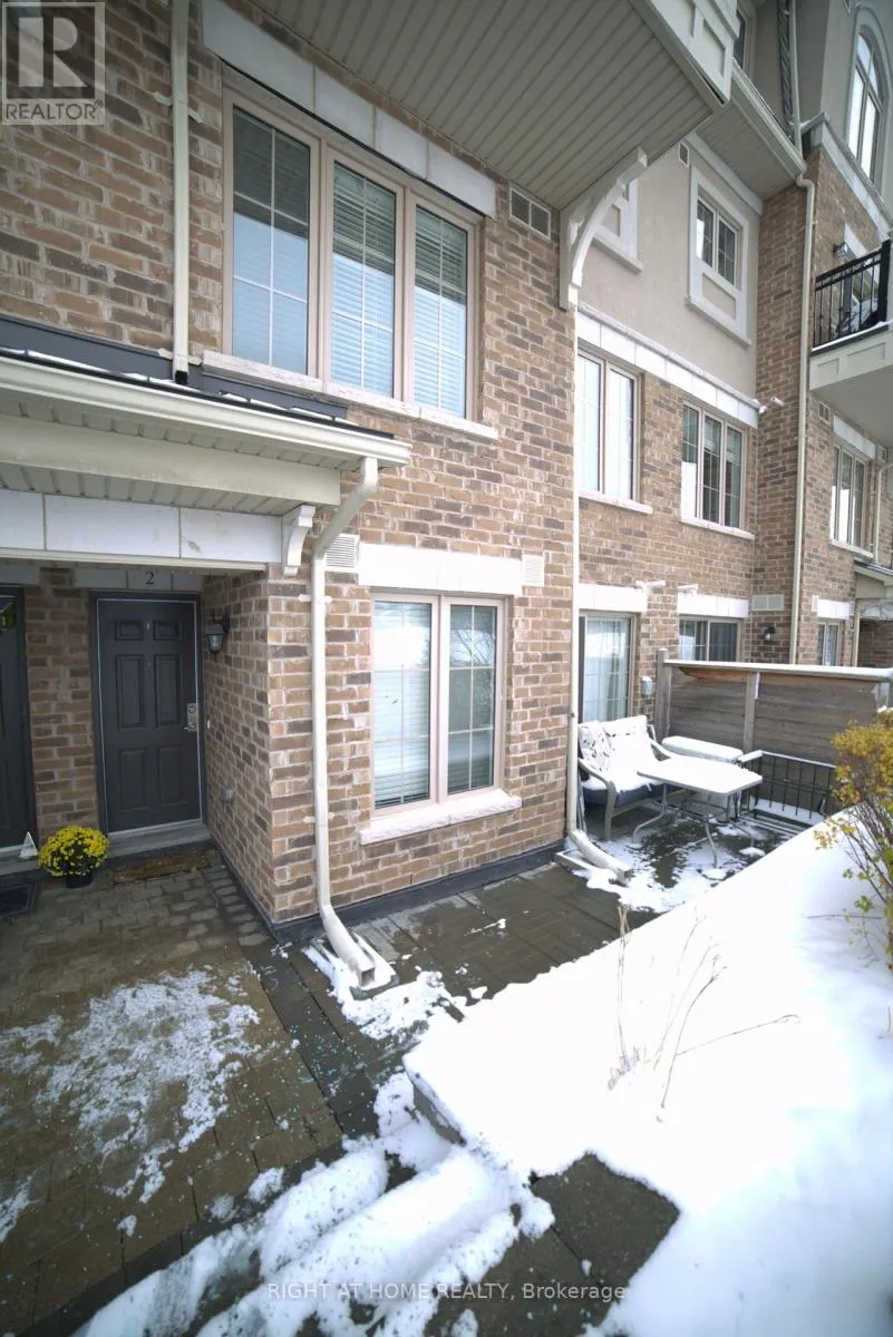 Row / Townhouse for rent: 2 - 2441 Greenwich Drive, Oakville, Ontario L6M 0S3