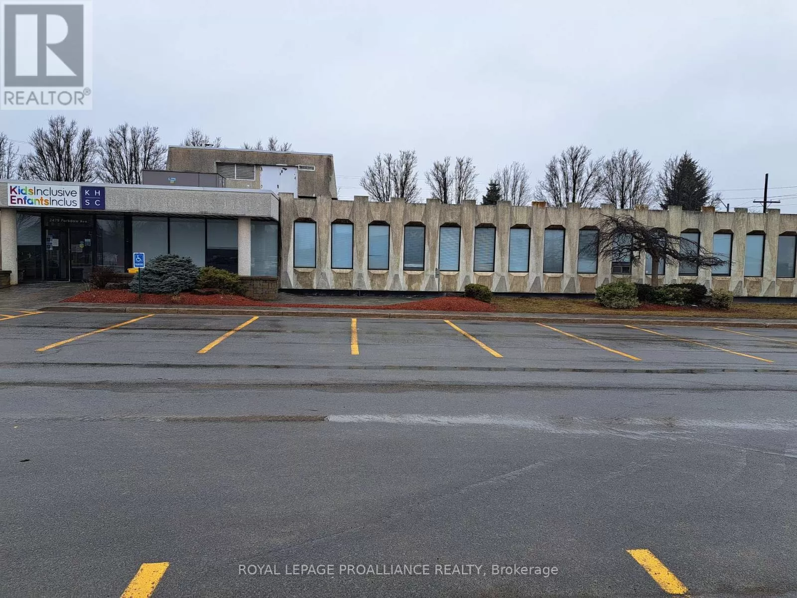 Offices for rent: 2 - 2479 Parkedale Avenue, Brockville, Ontario K6V 3H2