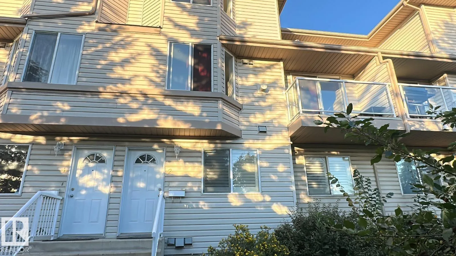 Row / Townhouse for rent: #2 2505 42 St Nw, Edmonton, Alberta T6L 7G8