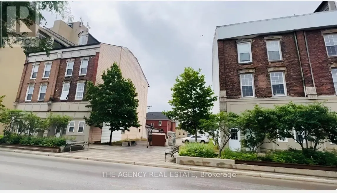 Other for rent: 2 - 268 Talbot Street, St. Thomas, Ontario N5P 1B4