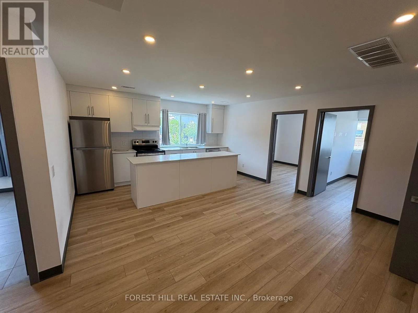 Other for rent: 2 - 2879 Danforth Avenue, Toronto, Ontario M4C 1M3