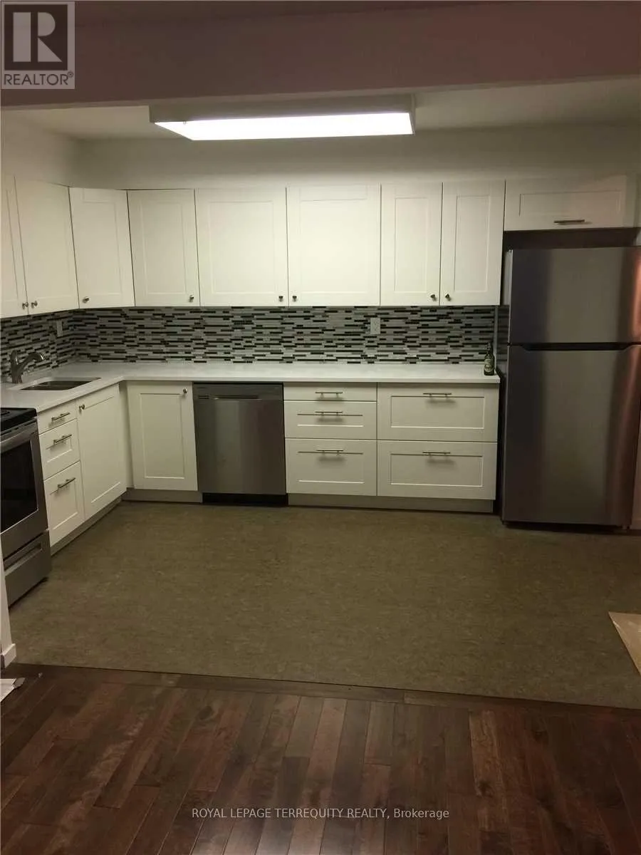 Other for rent: 2 - 2879 Lake Shore Boulevard W, Toronto, Ontario M8V 1J1