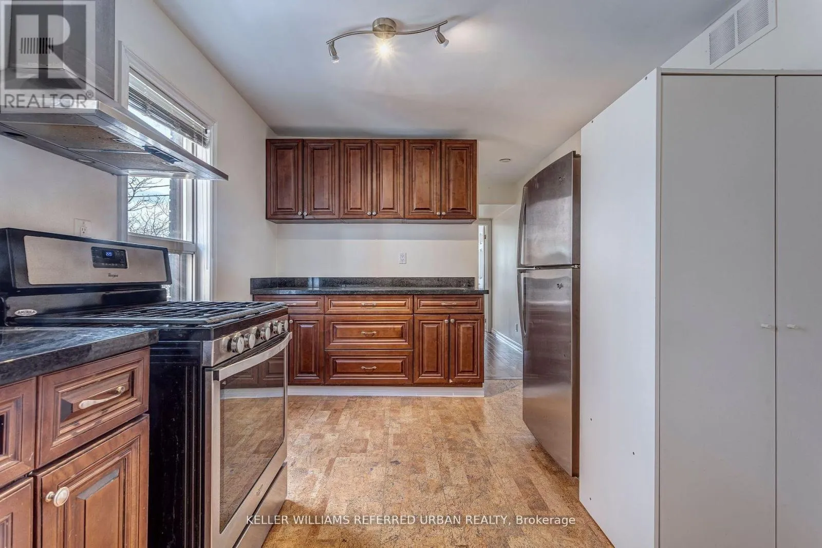 Residential Commercial Mix for rent: 2 - 2976 Lake Shore Boulevard W, Toronto, Ontario M8V 1J9