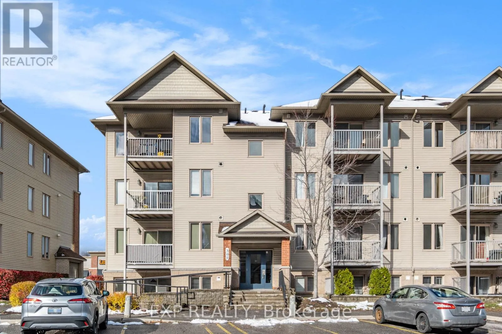 Apartment for rent: 2 - 305 Cresthaven Drive, Ottawa, Ontario K2G 4R5