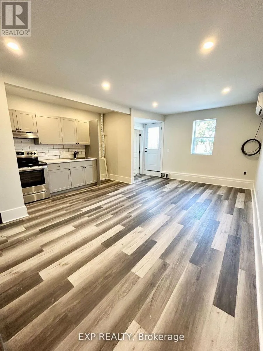 Row / Townhouse for rent: 2 - 316 Front Street, Belleville, Ontario K8N 2Z8