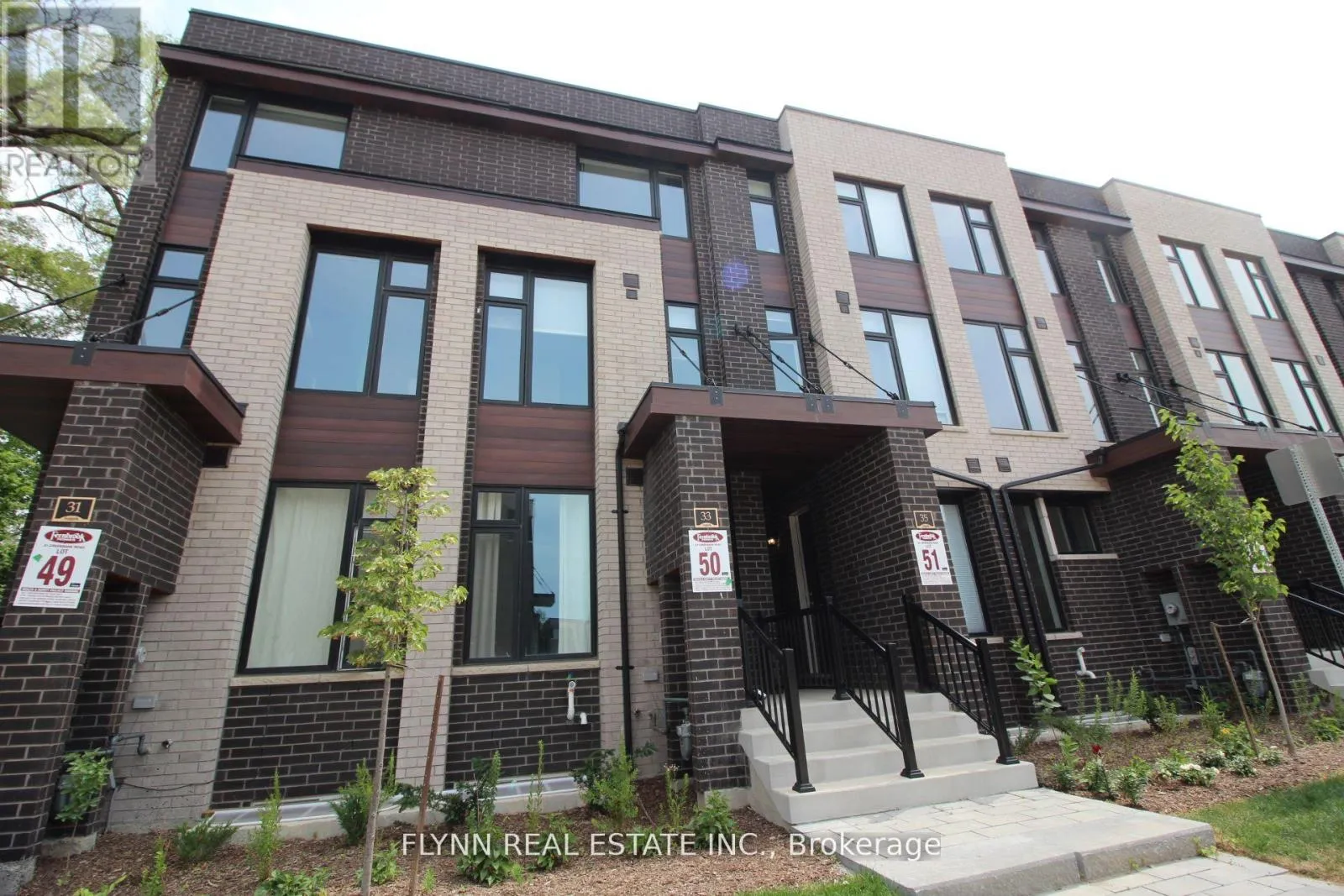 Row / Townhouse for rent: 2 - 33 Creekbank Road, Toronto, Ontario M6L 0A4