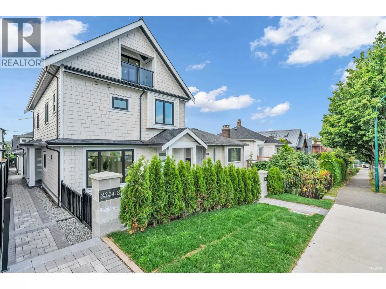 Duplex for rent: 2 3344 Adanac Street, Vancouver, British Columbia V5K 2P3