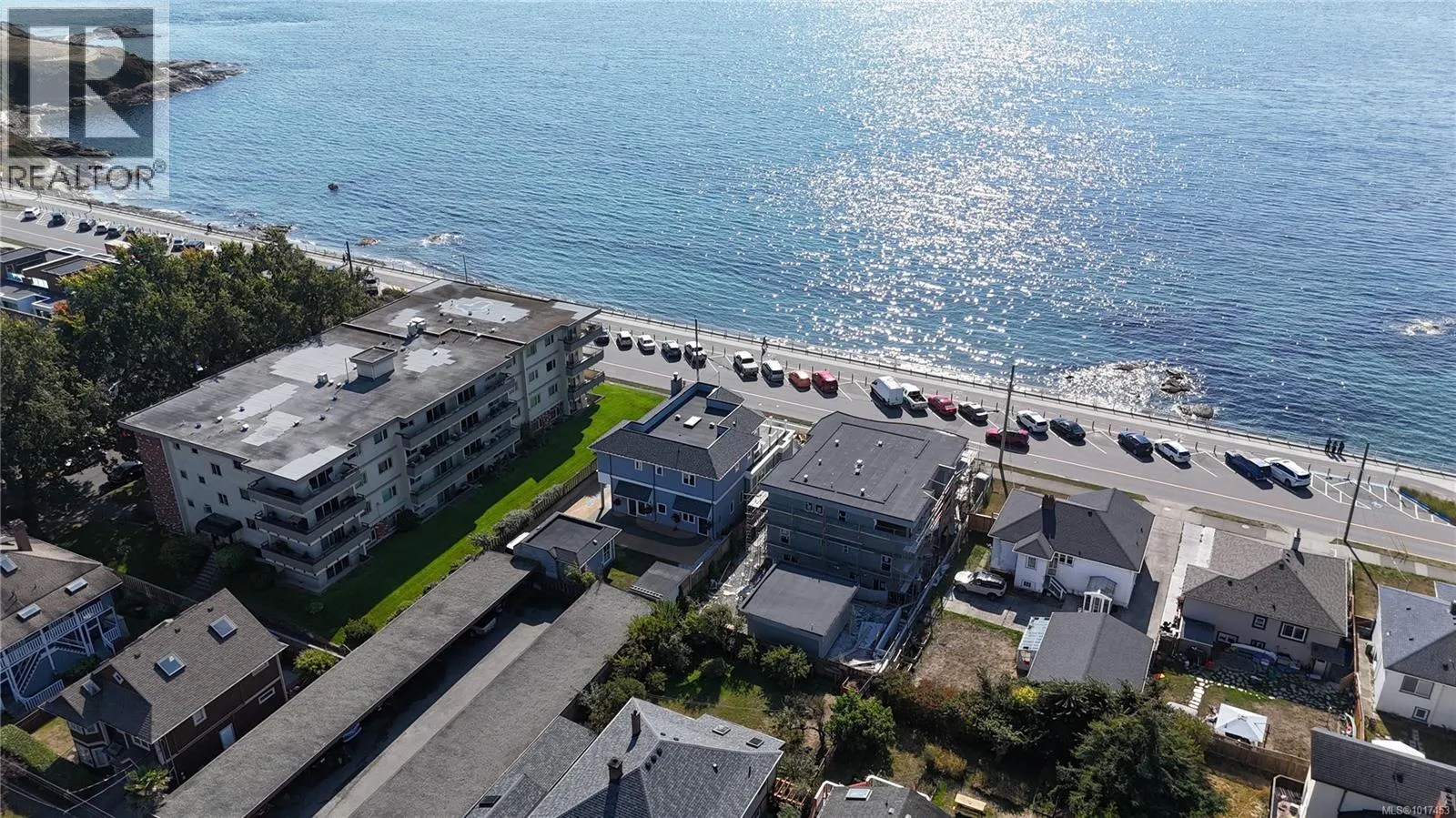 Duplex for rent: 2 338 Dallas Rd, Victoria, British Columbia V8V 1A8