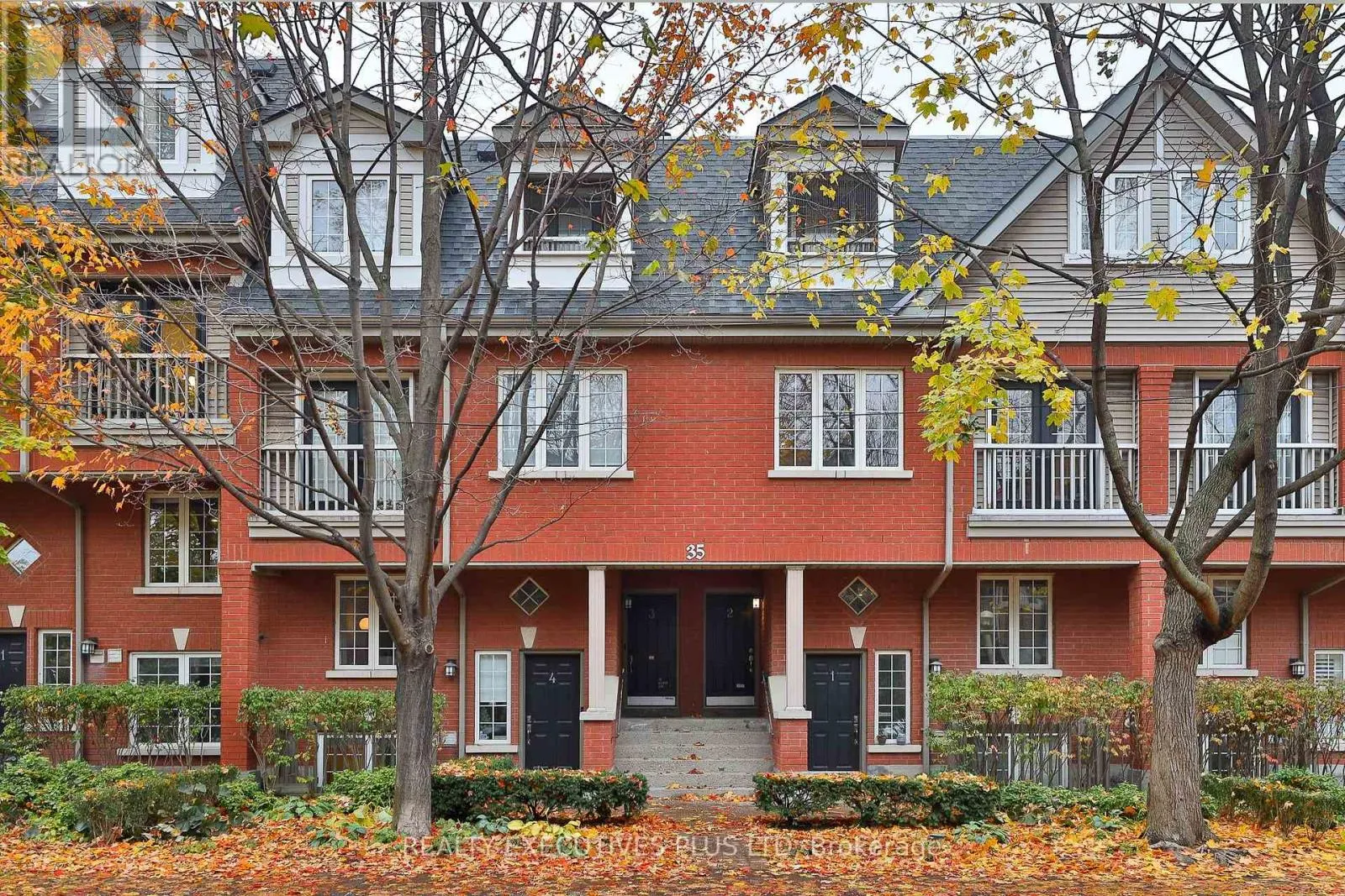 Row / Townhouse for rent: 2 - 35 Massey Street, Toronto, Ontario M6J 3W4